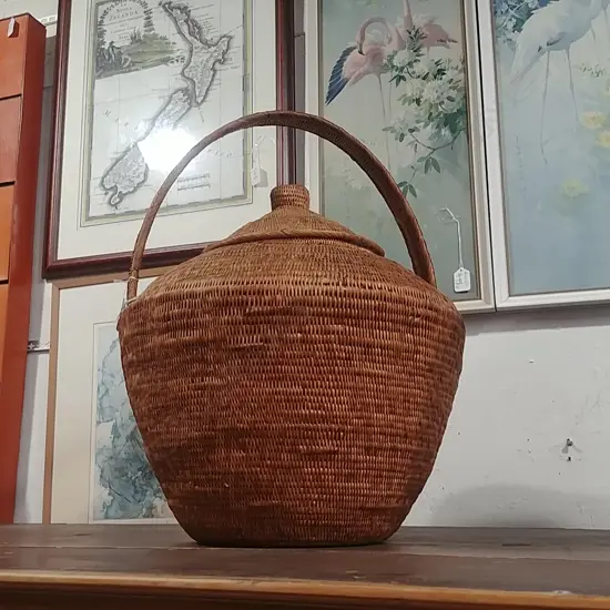 WOVEN BASKET 