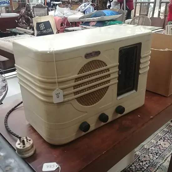 GOLDEN KNIGHT VINTAGE RADIO C1940'S