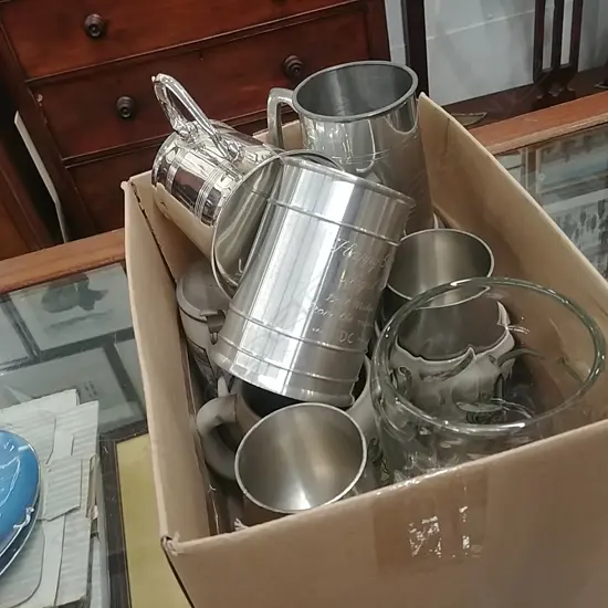 BOX OF EP / GLASS MUGS/WOODEN FIG