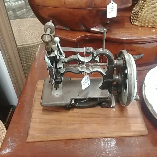 OLD TABLE TOP SEWING MACHINE 