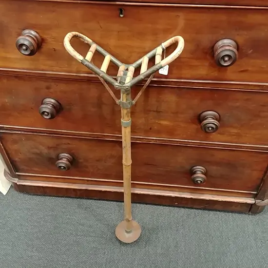 ANTIQUE SHOOTING STICK