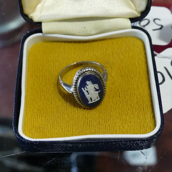 W/WOOD J/WARE RING BOXED