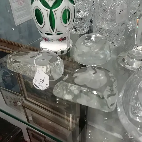 3 X CRYSTAL PAPERWEIGHTS (PENGUIN, LAMB, KITTEN) 