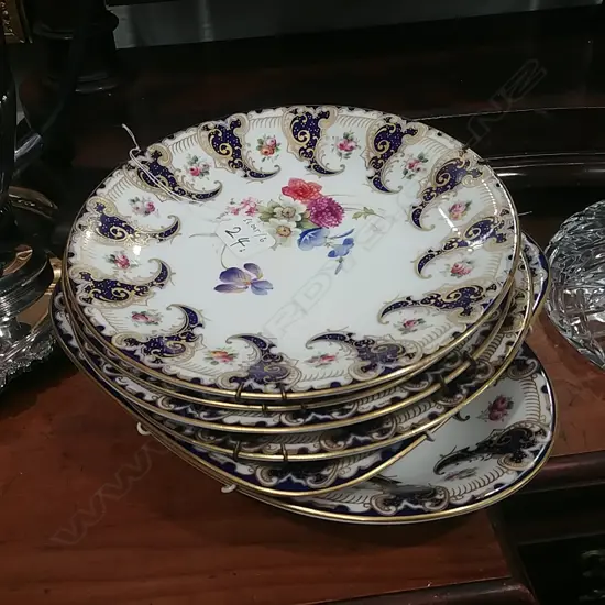 R.WORCESTER CABINET PLATES & DISHES PAINTED BY E. PHILLIPS 1912