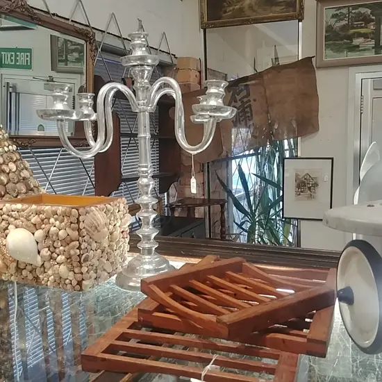 METAL 4 BRANCHED CANDELABRA + 3 WOOD RACKS