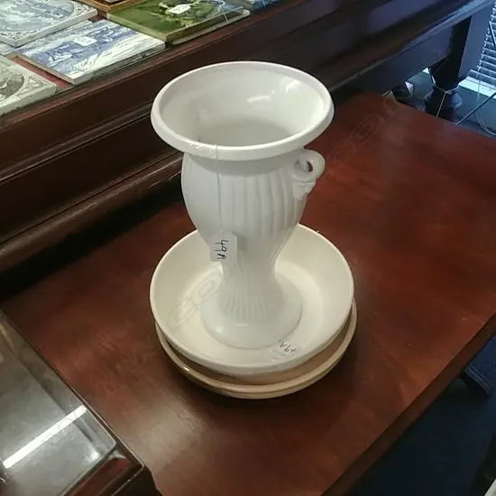 C/LYNN SHALLOW BOWLS X2 +RIBBED VASE