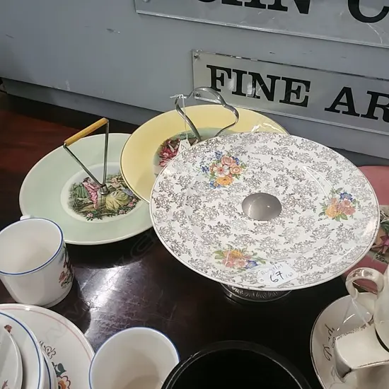 C/LYNN COMPORT + 3 CAKE STANDS