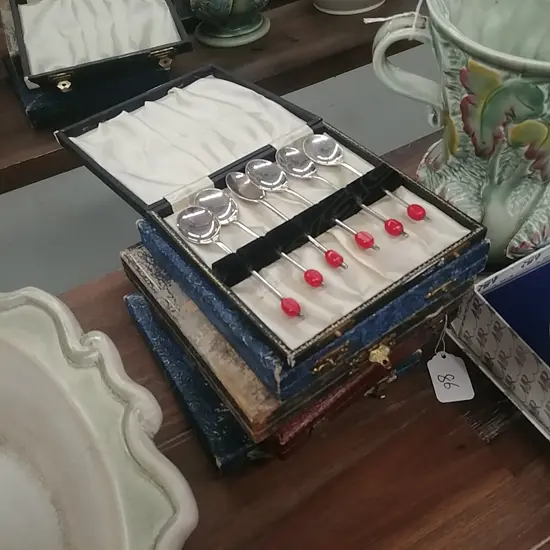 5 BOXED CUTLERY SETS