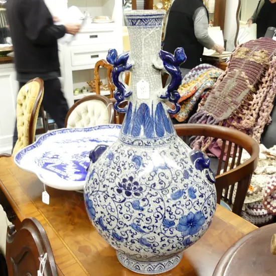 CHINESE B/W CRACKLE GLAZE VASE