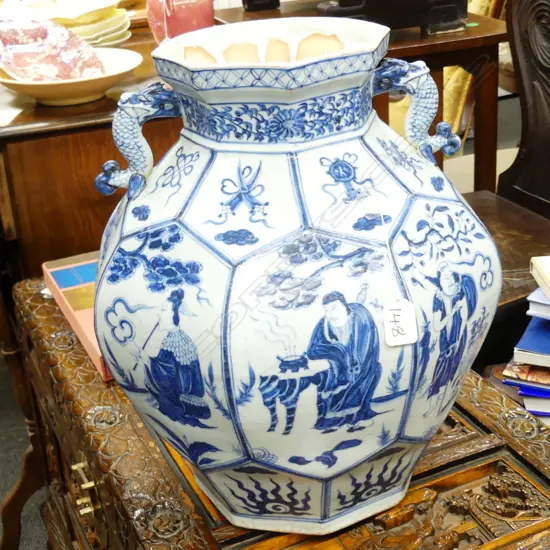 LARGE CHINESE B/W VASE