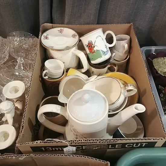 LOT ASST C/LYNN+KELSTON C/SAUCER/TEAPOT ETC