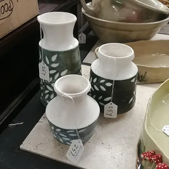 C/LYNN CERAMICA VASES X 3