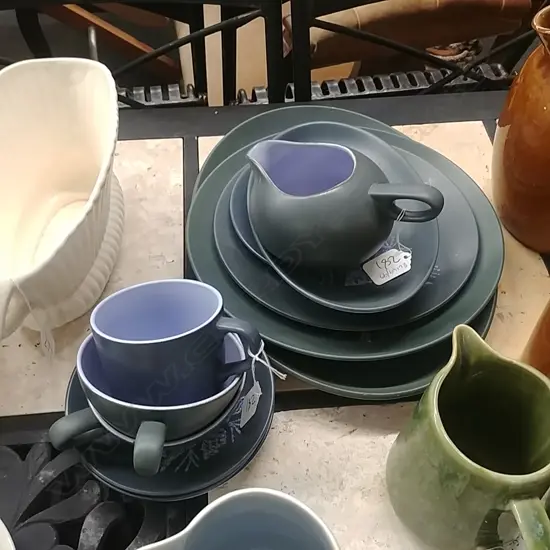 ASST C/LYNN D THORPE DINNER WARE