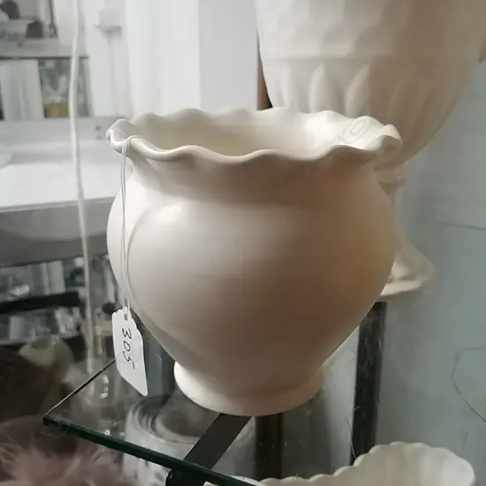 C/LYNN HAND POTTED FLUTED VASE