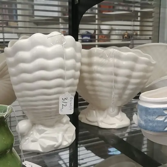 C/LYNN SHELL VASES X 2
