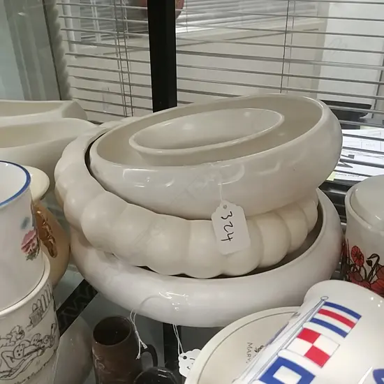 C/LYNN SHALLOW BOWLS X 2 +TROUGH