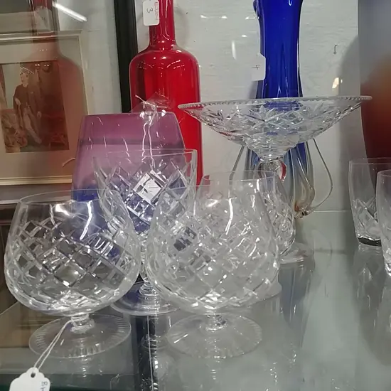 CRYSTAL COMPORT AND 4 CRYSTAL GLASSES