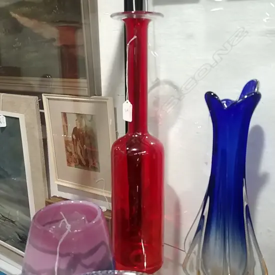 ART GLASS VASE