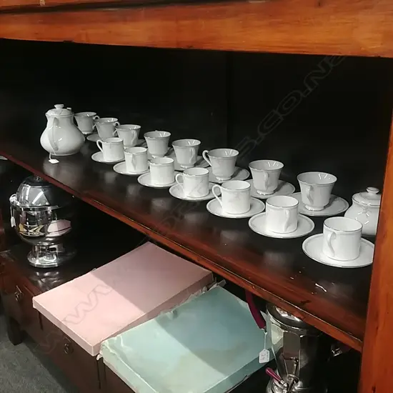 ROYAL DOULTON CARNATION TEA AND COFFEE SET