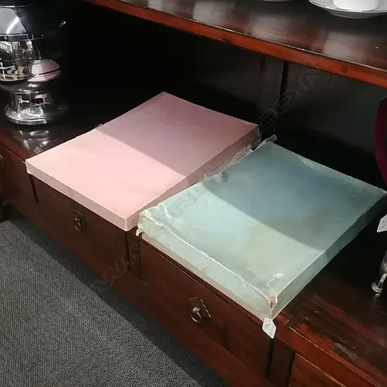 2 BOXES OF TABLE LINEN