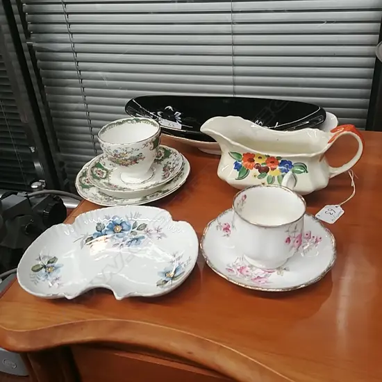ASSORTED CHINA X 8 - OLD FOLEY, ROYAL ALBERT, KONNY KRAFT ETC