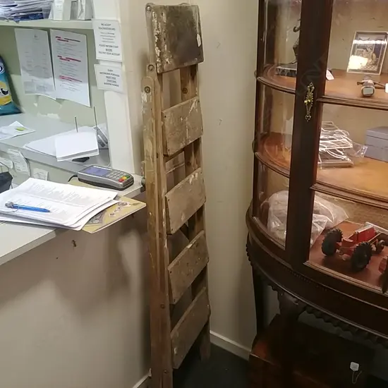 VINTAGE WOODERN PAINTERS LADDER
