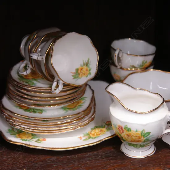 ROYAL ALBERT 'TEA ROSE' TEASET