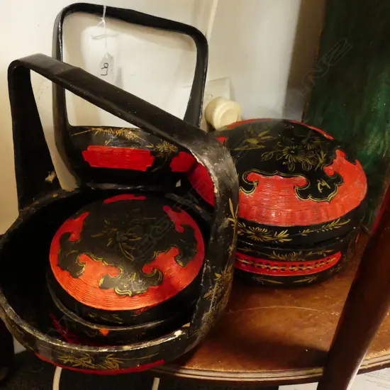 SET OF LACQUER BASKETS, 1 WITH BUTTONS 