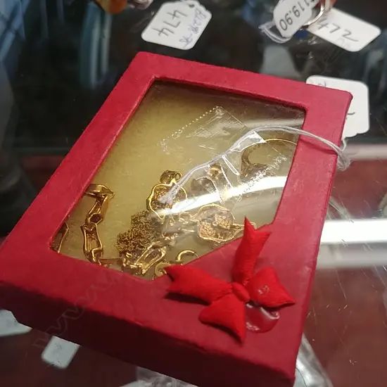 COSTUME PEARL & DIAMANTE JEWELLERY SUITE