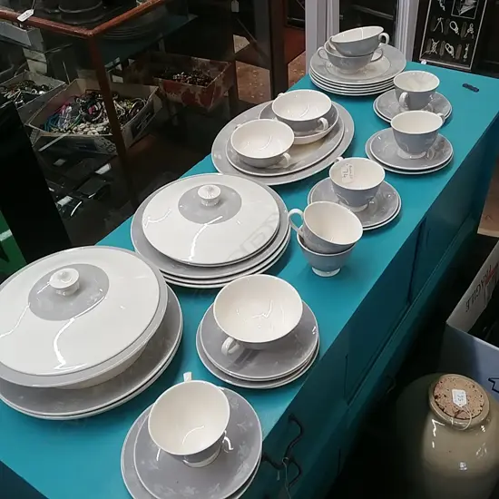 ROYAL DOULTON BRIDAL VALE DINNER SERVICE