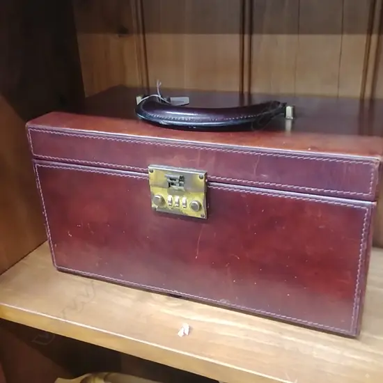 JEWELLERY BOX + GILT WALL HANGING FIGS