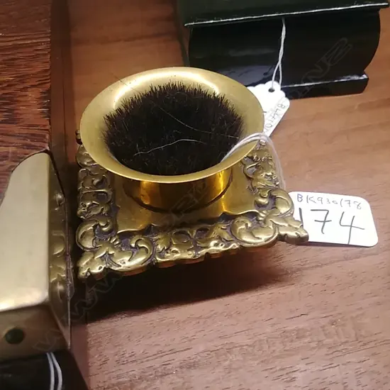 (16727)VICT BRASS PEN BRUSH HOLDER