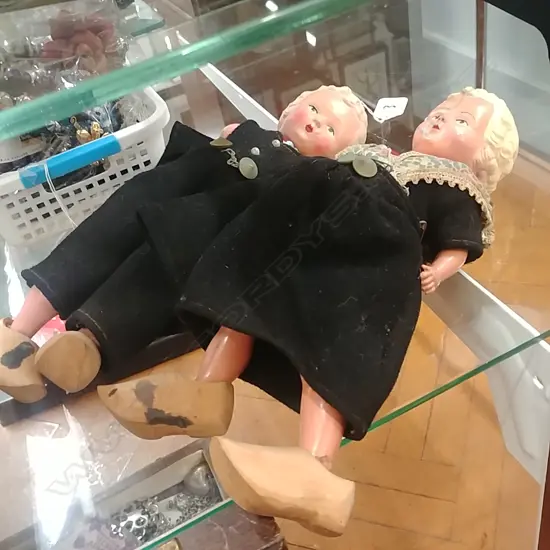 2 DUTCH DOLLS