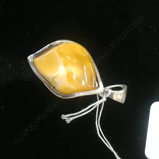 LEAF FORM AMBER & SILVER PENDANT