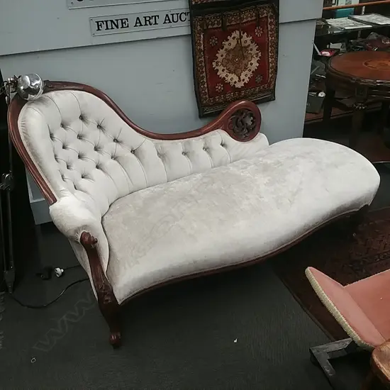 VICT.  CHAISE LOUNGE