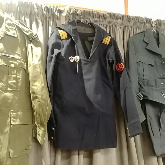 RUSSIAN NAVY UNIFORM & BADGES