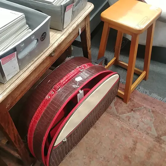 2 SUITCASES & KITCHEN STOOL