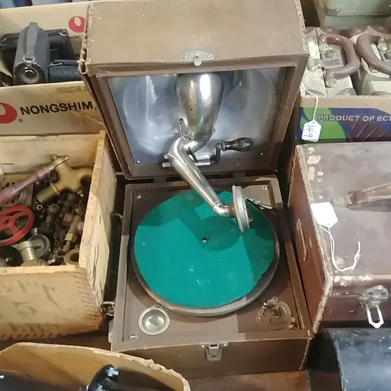 PORTABLE GRAMMOPHONE