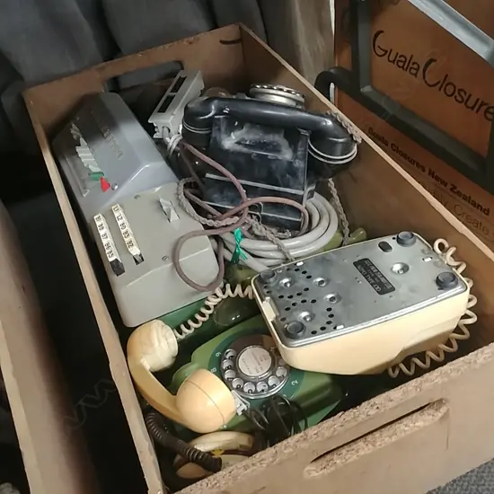 BOX RETRO TELEPHONES