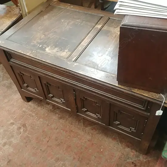 SMALL OAK COFFER