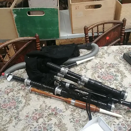 SET OF BAG PIPES 