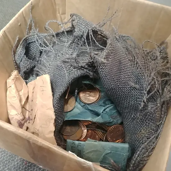 LARGE LOT OF PENNY COINS