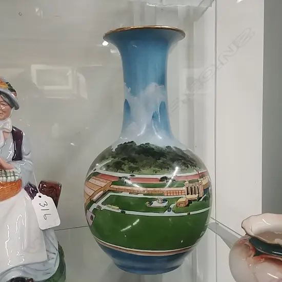 UNUSUAL CHINESE PRESENTATION VASE