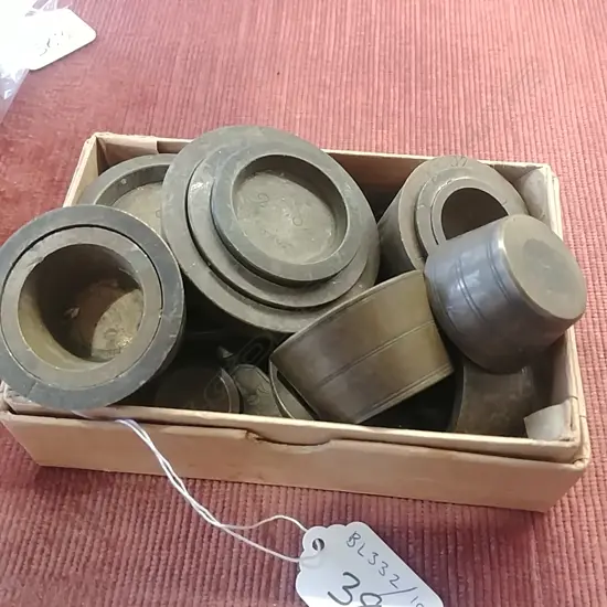 (16744) SET OF BUCKET WEIGHTS ETC