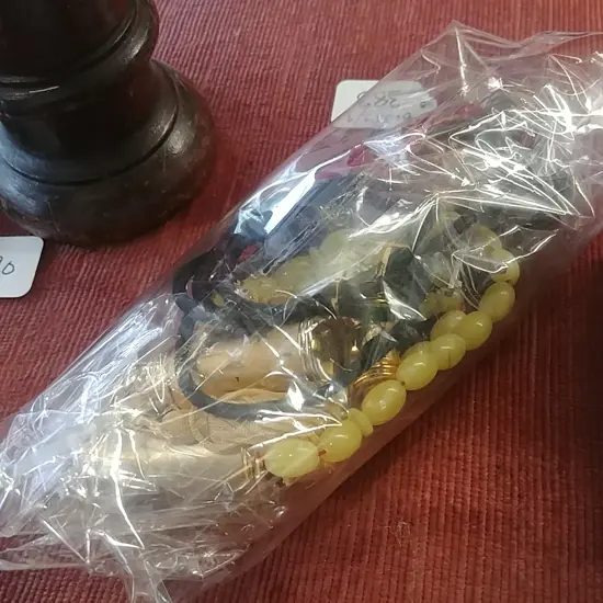 BAG OF COSTUME JEWELLERY 