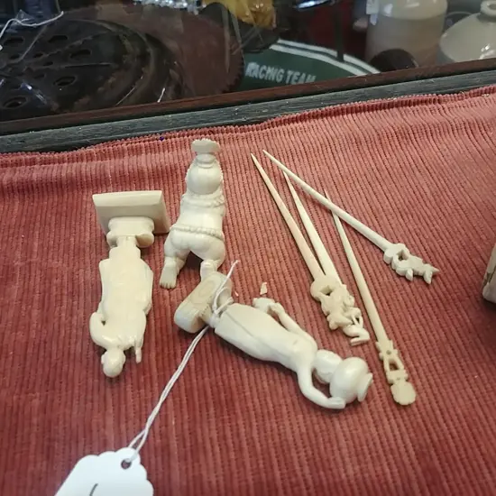 7 IVORY OLD FINE SMALL PCES; 3 FIGURES 4 SKEWERS