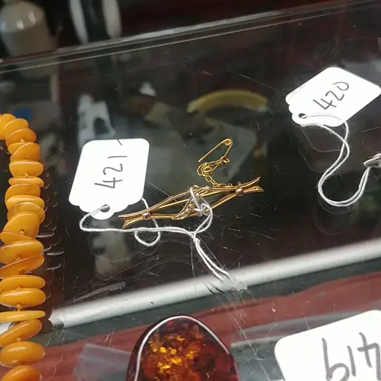 EDW 9CT SEED PEARL BROOCH