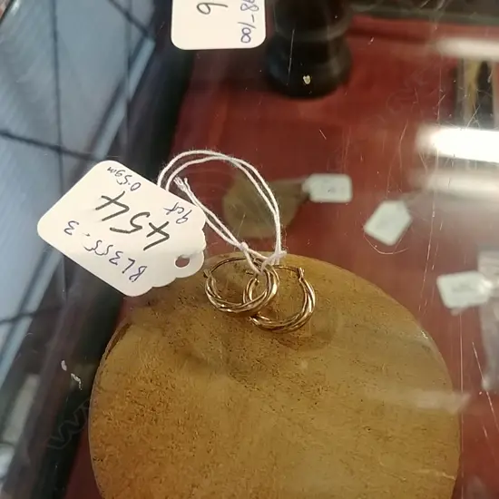 9ct GOLD EARRINGS 0.5gm