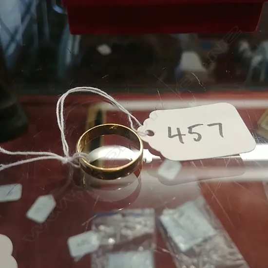 18ct GOLD BAND  3.7gm