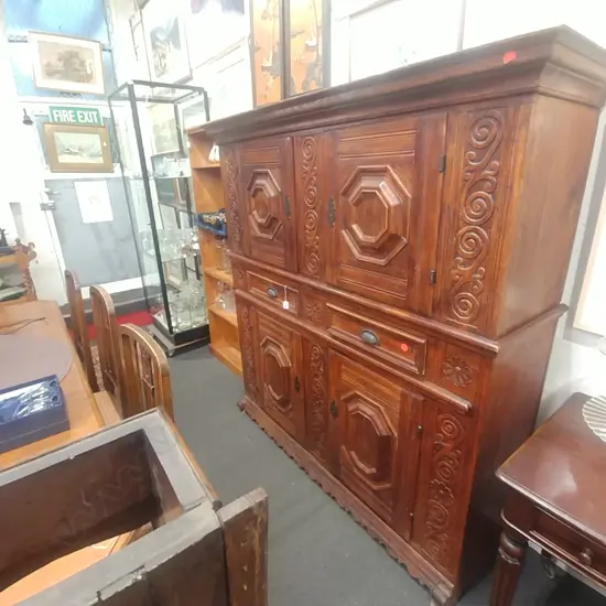 REPRODUCTION OAK COURT CUPBOARD